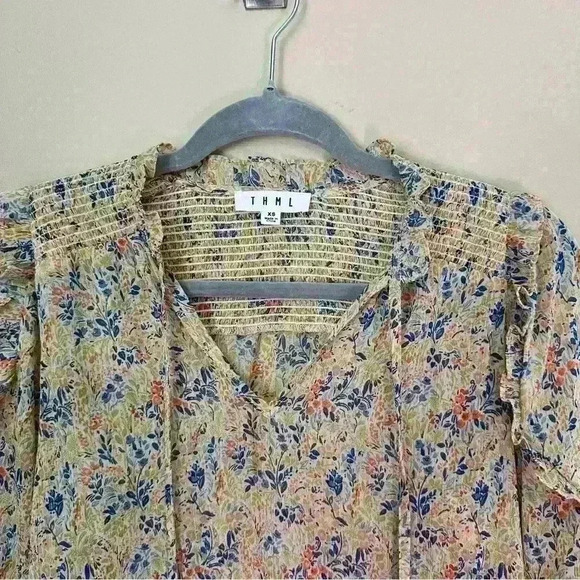 THML Tie Neck Blouse Floral Ruffles Sz XS - Picture 6 of 7